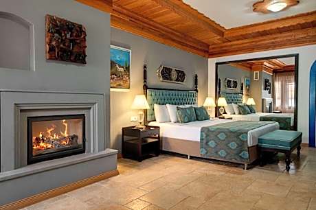 Deluxe Queen Room with Garden View