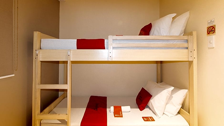 RedDooorz @ Laiya Vivo Hotel Batangas