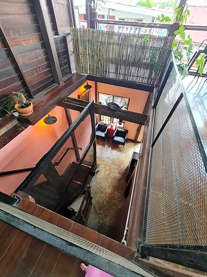 Non House Bangkok บ้านนอนโฮสเทล