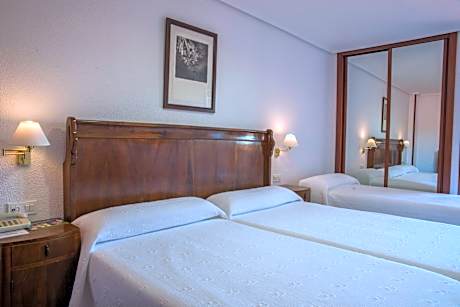 Twin Room with Extra Bed (2 Adults + 1 Child)