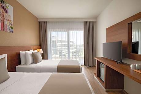 Standard Twin Room with Sea View