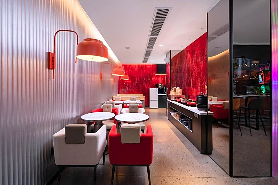 From K Huan Kai Hotel Tiyuxi Metro Station