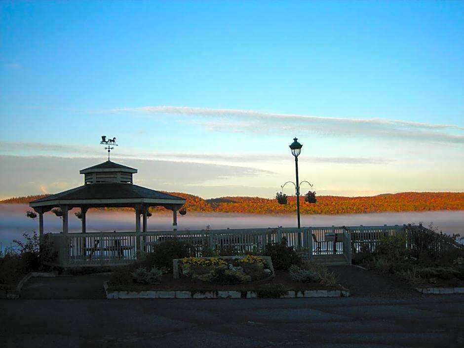 Gîte des Hauteurs et Café de la place