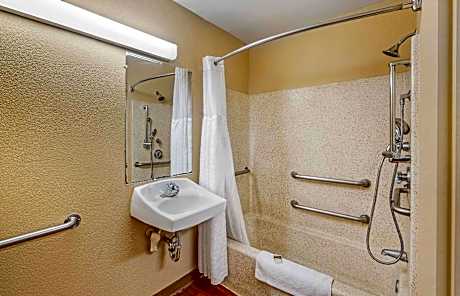 Studio King Accessible Non-Smoking