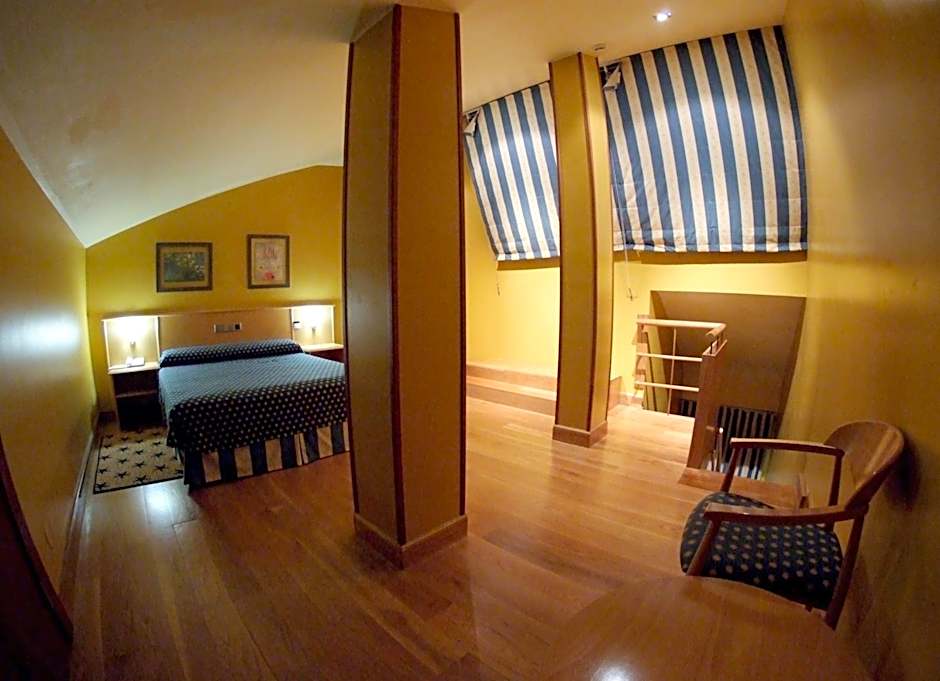 Photo 1 of 4 of Triple Room