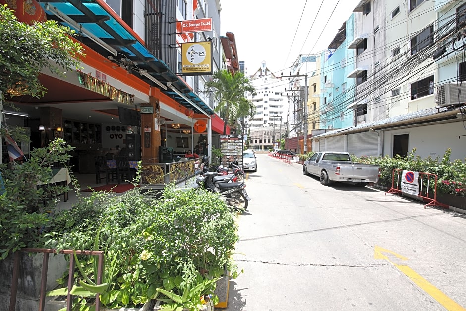 OYO 126 Patong Station House