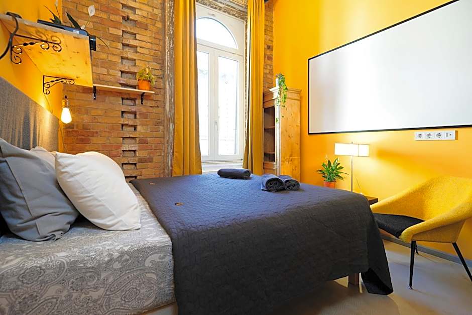 BudapeStayz - Raday Rooms