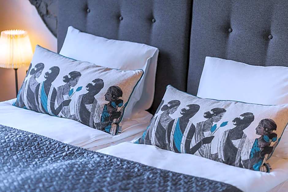 Six Suites, Old Town