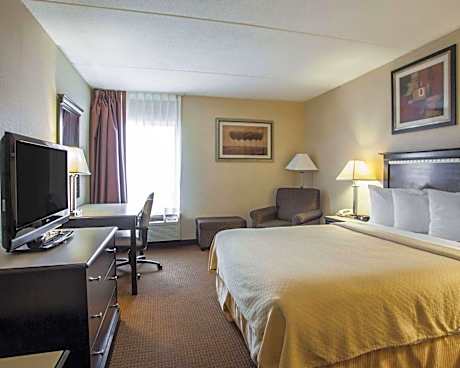 1 Queen Bed Nonsmoking