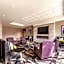 La Quinta Inn & Suites by Wyndham Cincinnati Sharonville