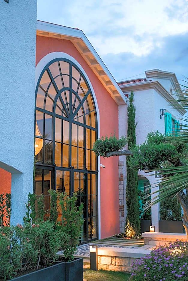 Monreve Alacatı