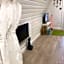 Paddock Pod - Sleeps 4 & Roofed Over Private Hot Tub & NEW SAUNA
