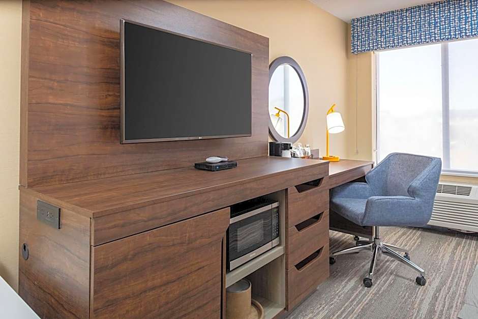 Photo 1 of 1 of 2 Queen Beds, Hearing/Mobility Accessible, Bathtub