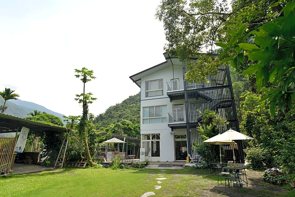 Young Chi Ku Hot Spring B&B