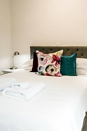 One-Bedroom Apartment with Balcony