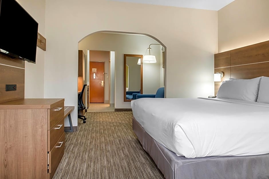 Holiday Inn Express & Suites Harrison