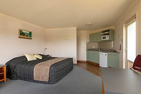 Studio with Spa Bath
