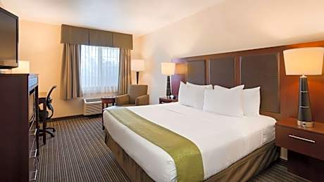 Queen Room with Roll-in Shower - Non-Smoking/Mobility Access