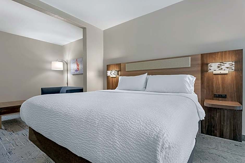 Holiday Inn Express and Suites Beeville By IHG