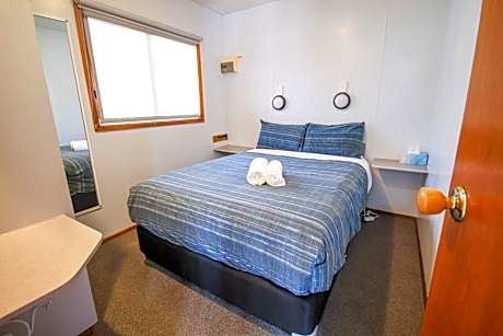 Standard Two-Bedroom Cabin (Please specify the 2nd bedroom bedding preference) - Pet Friendly