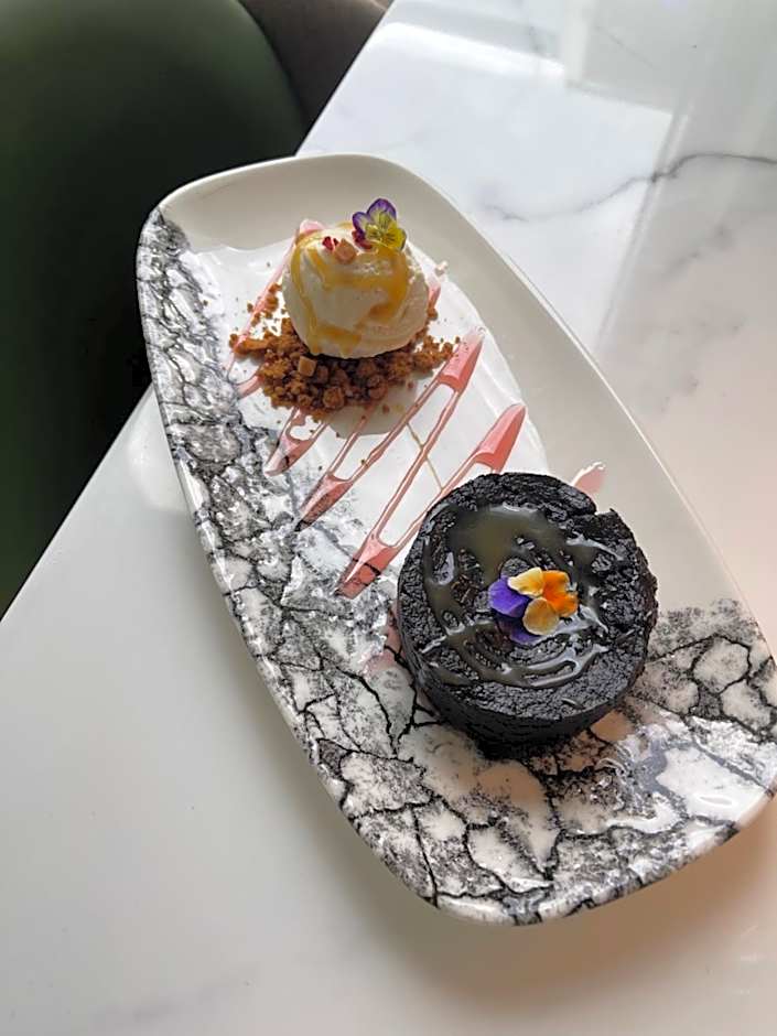 Courtyard by Marriott London Heathrow Airport