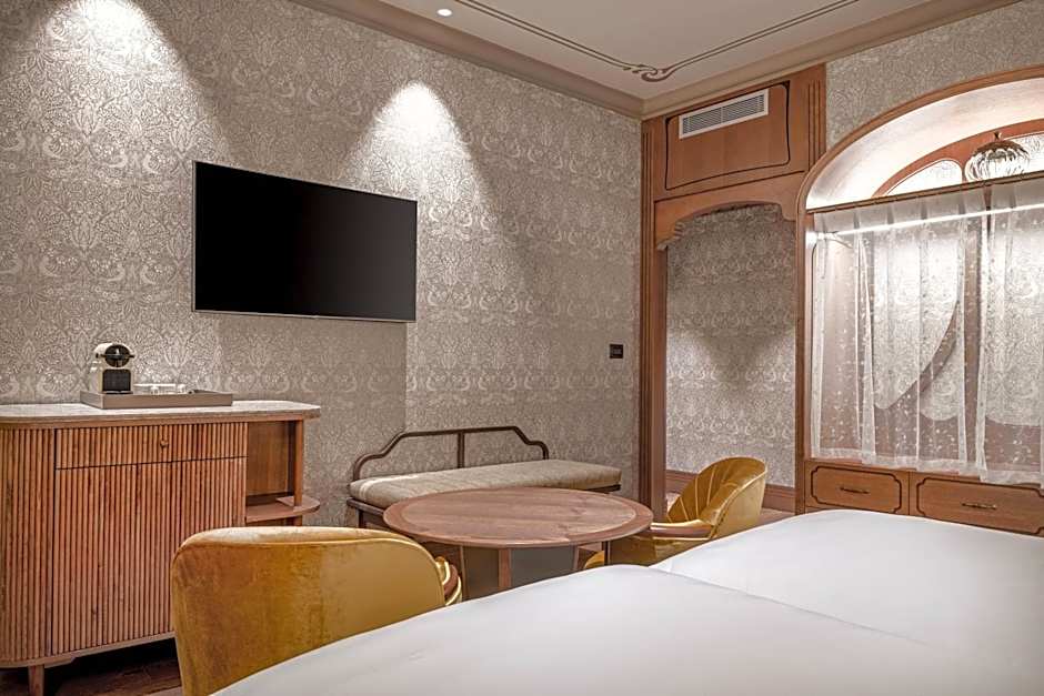 Palacio Santa Clara, Autograph Collection