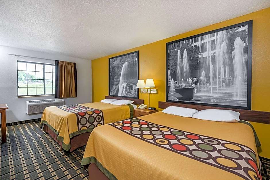 Super 8 by Wyndham Coshocton Roscoe Village