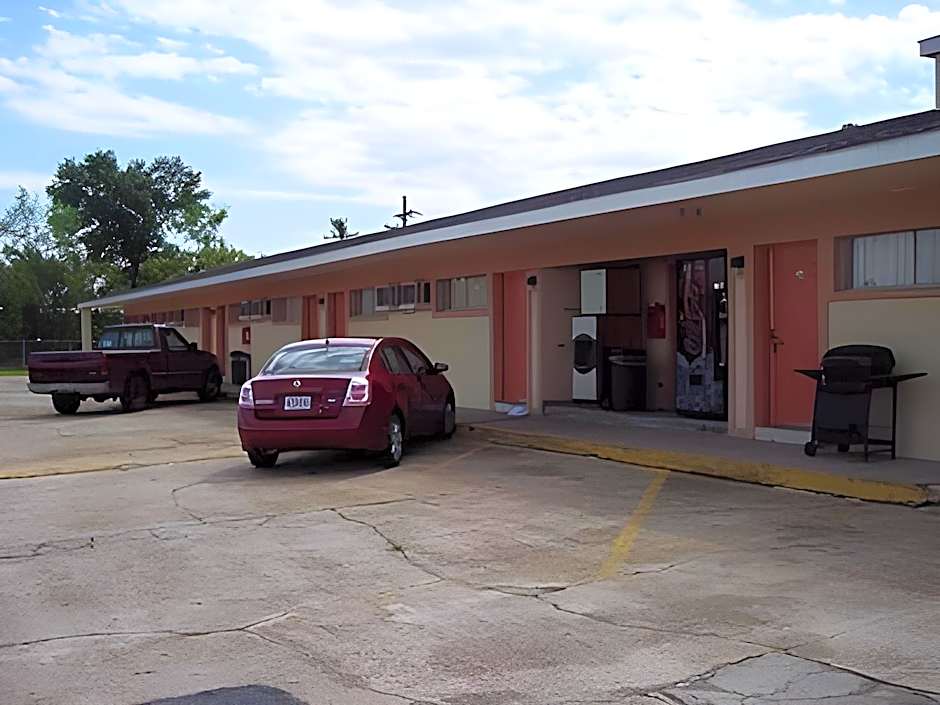 Deluxe Inn Motel