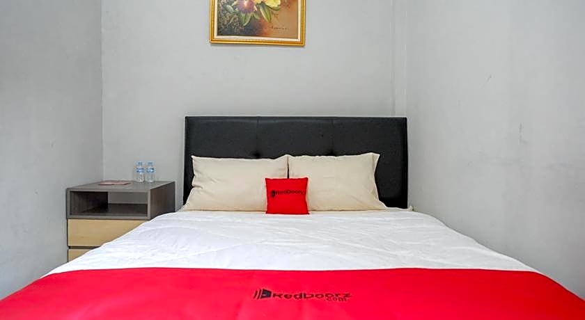 RedDoorz near Jalan Adi Sucipto Solo