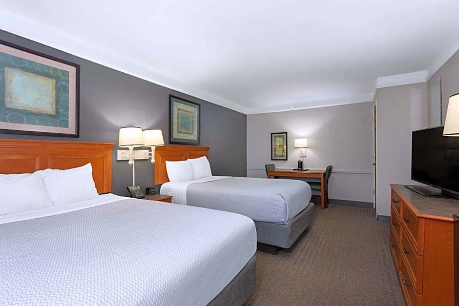 La Quinta Inn & Suites by Wyndham Pensacola