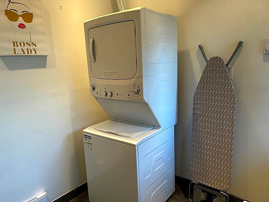 Cypress: Private Bedroom/Bathroom/Office, with Shared Pool, Hot tub