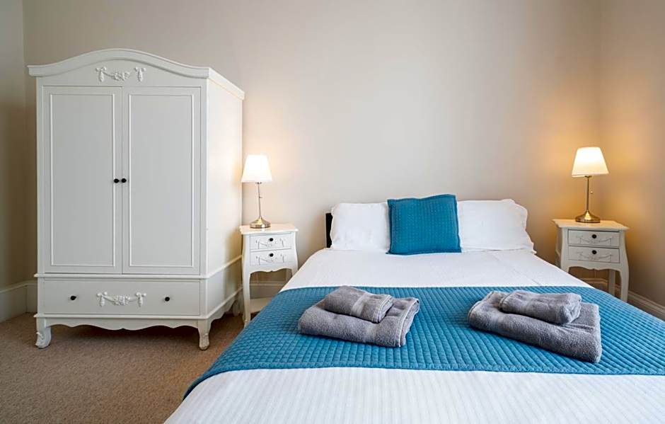 The Veteran Hotel & Bar