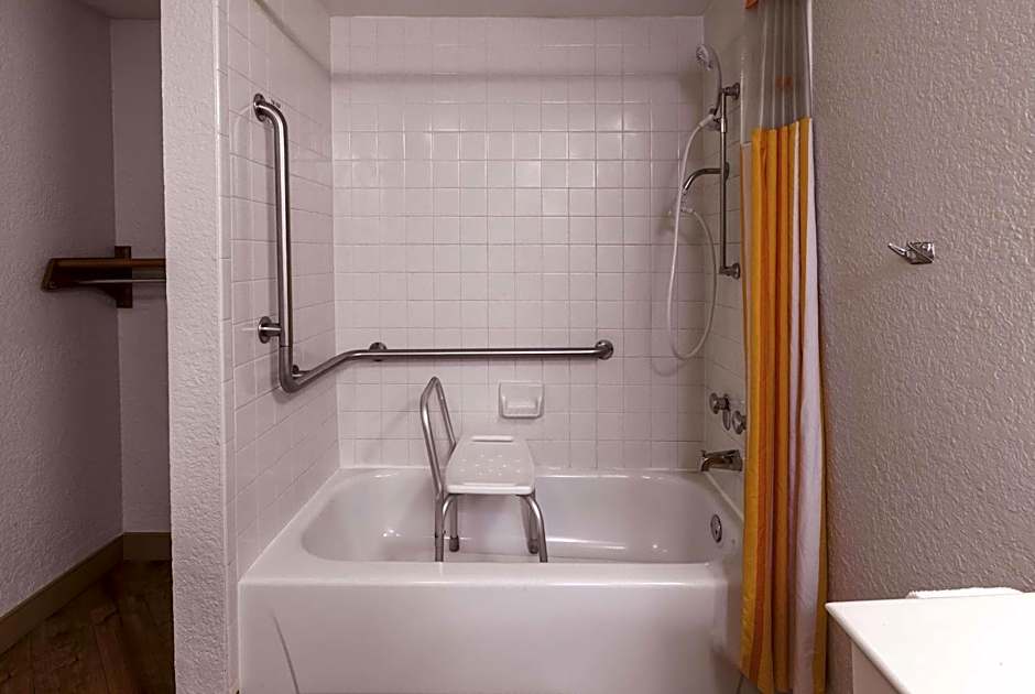 Travelodge by Wyndham Houston Cy-Fair