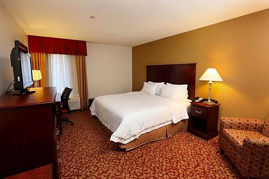 Hampton Inn & Suites Charlottesville at the University
