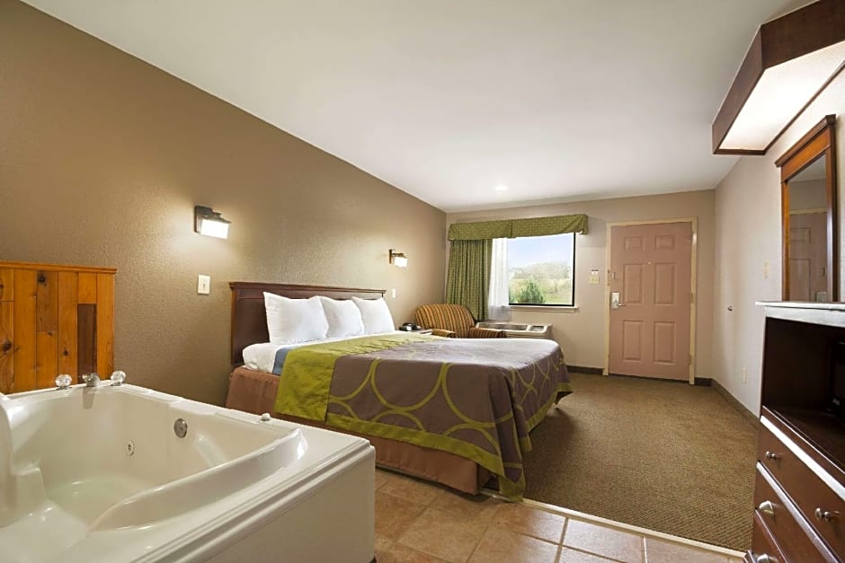 Super 8 by Wyndham Baton Rouge/I-12