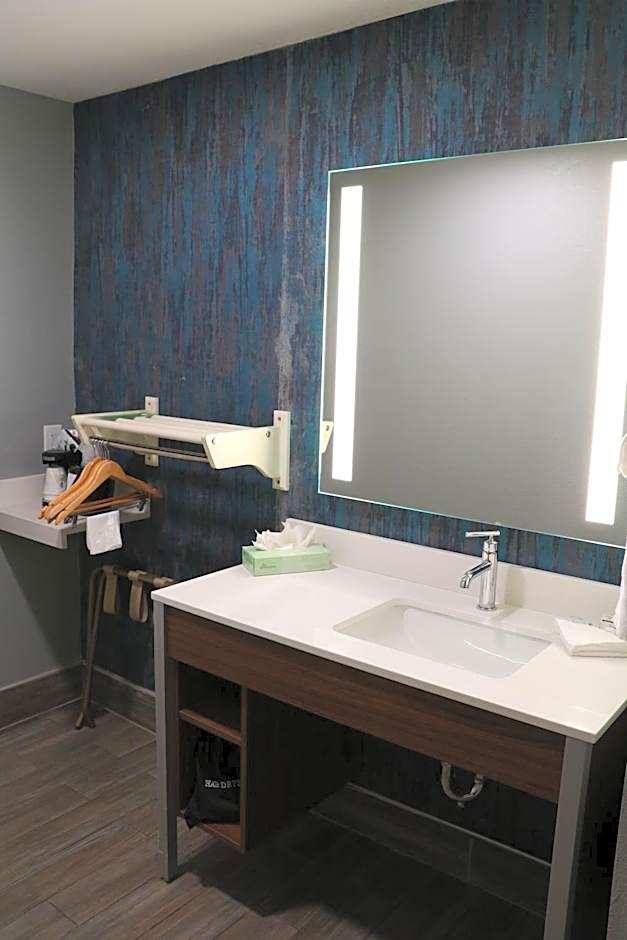 La Quinta Inn & Suites by Wyndham Chicago Gurnee