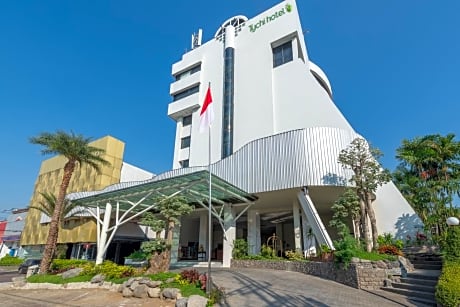 Lux Tychi Hotel Malang