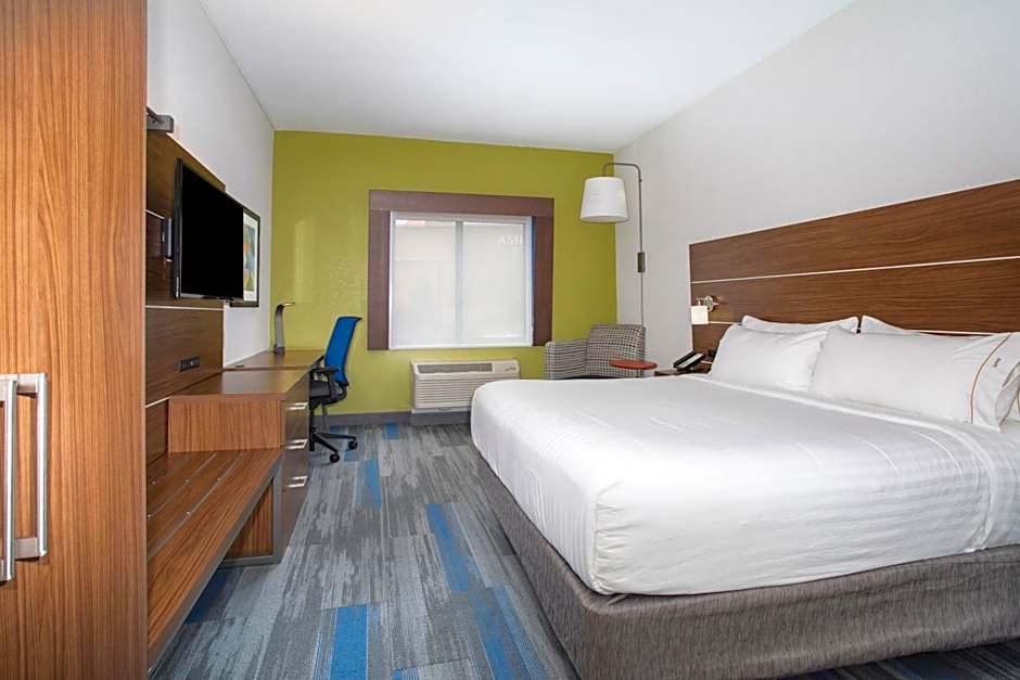 Holiday Inn Express Kansas City - at the Legends By IHG
