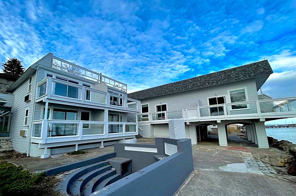 Tides Inn & Suites