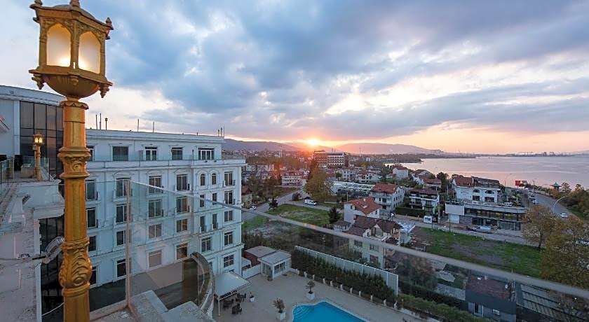 Wellborn Luxury Hotel