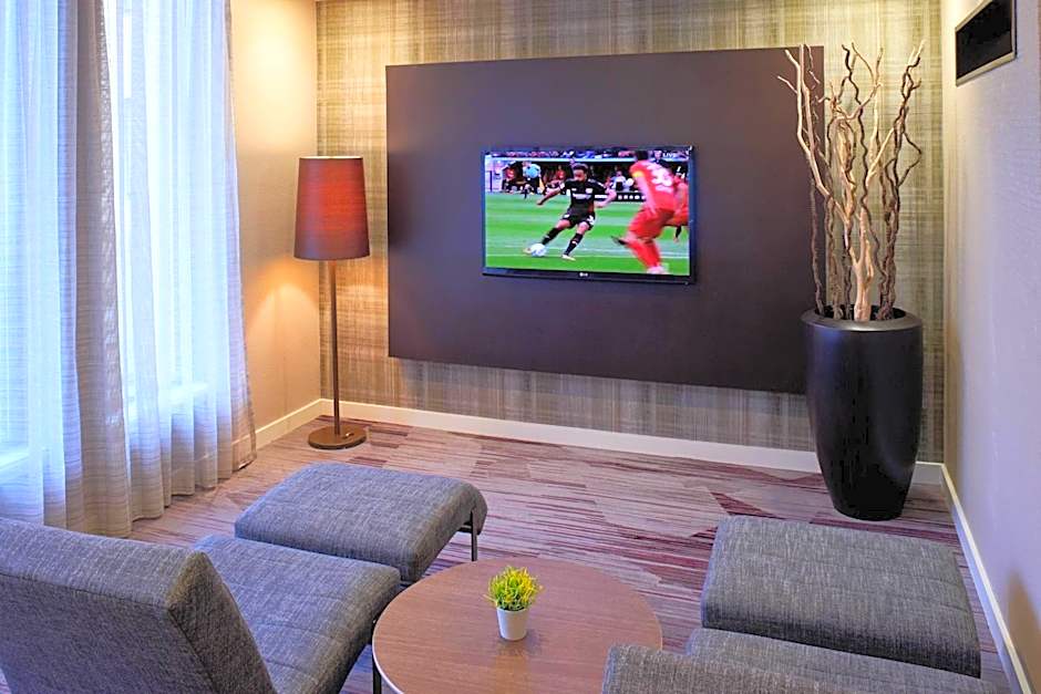 Courtyard By Marriott Detroit Metro Airport Romulus