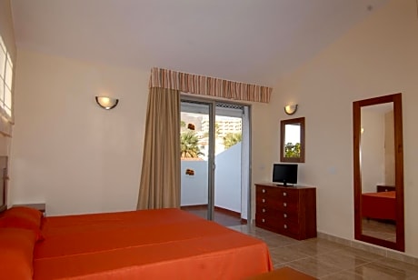 WITH BALCONY CAPACITY 1