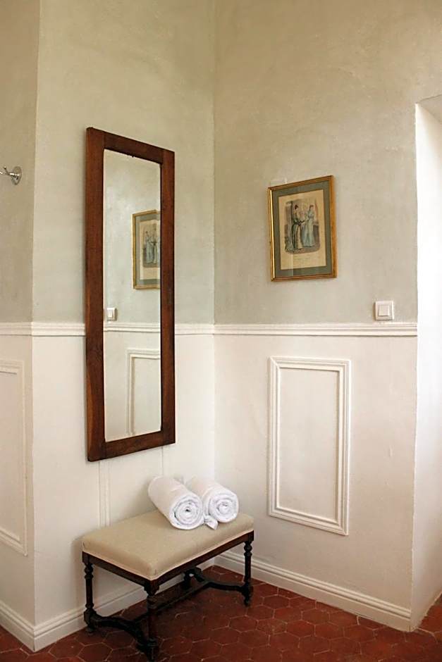 1560- Domaine Des Cinq Jardins- A Magical and Authentic Mansion