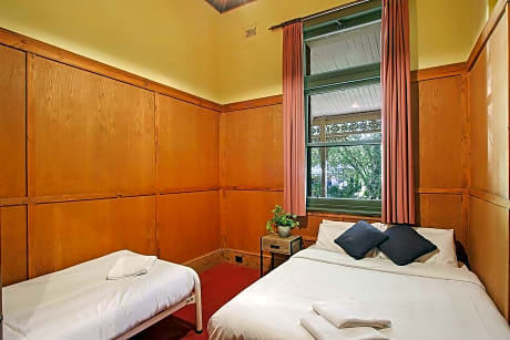 Standard Twin Room with Shared Bathroom