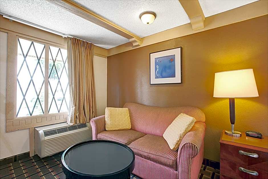 Knights Inn Greenburg