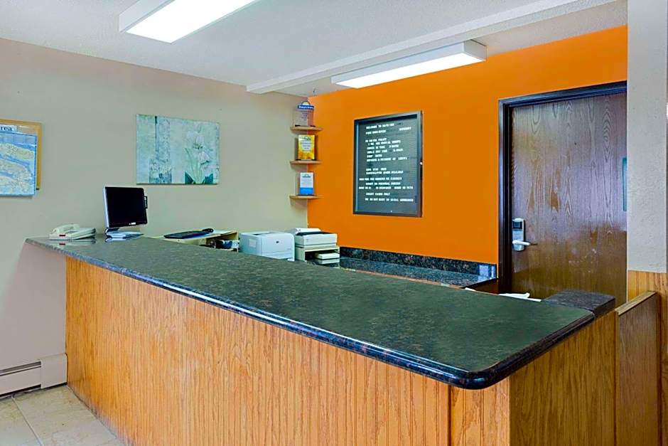 Days Inn by Wyndham Winona