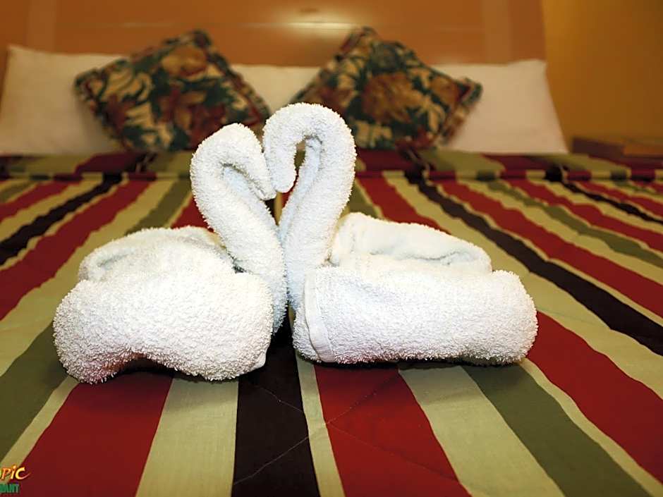 Island Tropic Hotel and Restaurant