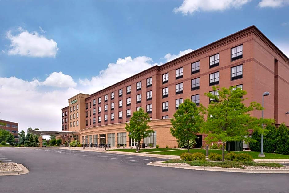 Holiday Inn Madison at The American Center by IHG