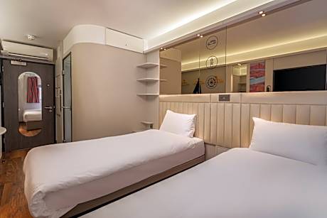 Classic Twin Room - With Window