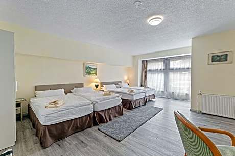 Classic Quadruple Room